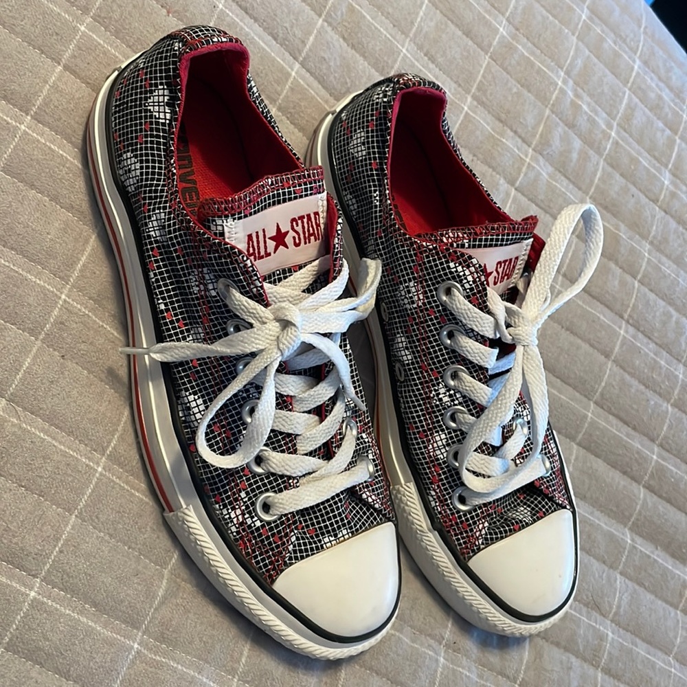 Converse X’s and O’s - women’s 7 - EUC!